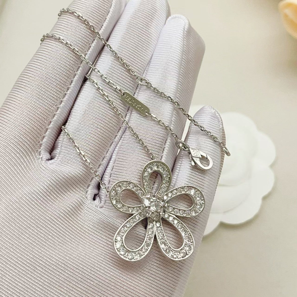 Miro Big  FLOWER Silver DIAMOND NECKLACE