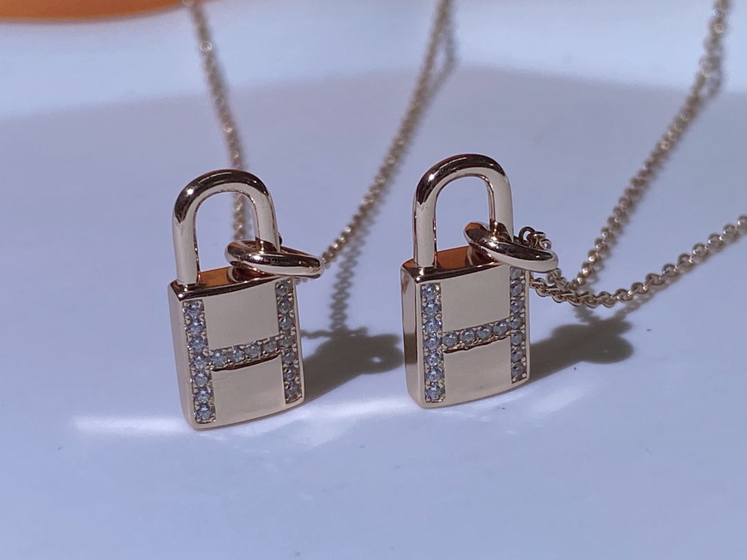 Miro HM ADVANCED NICHE LOCK HEAD NECKLACE DIAMONDS