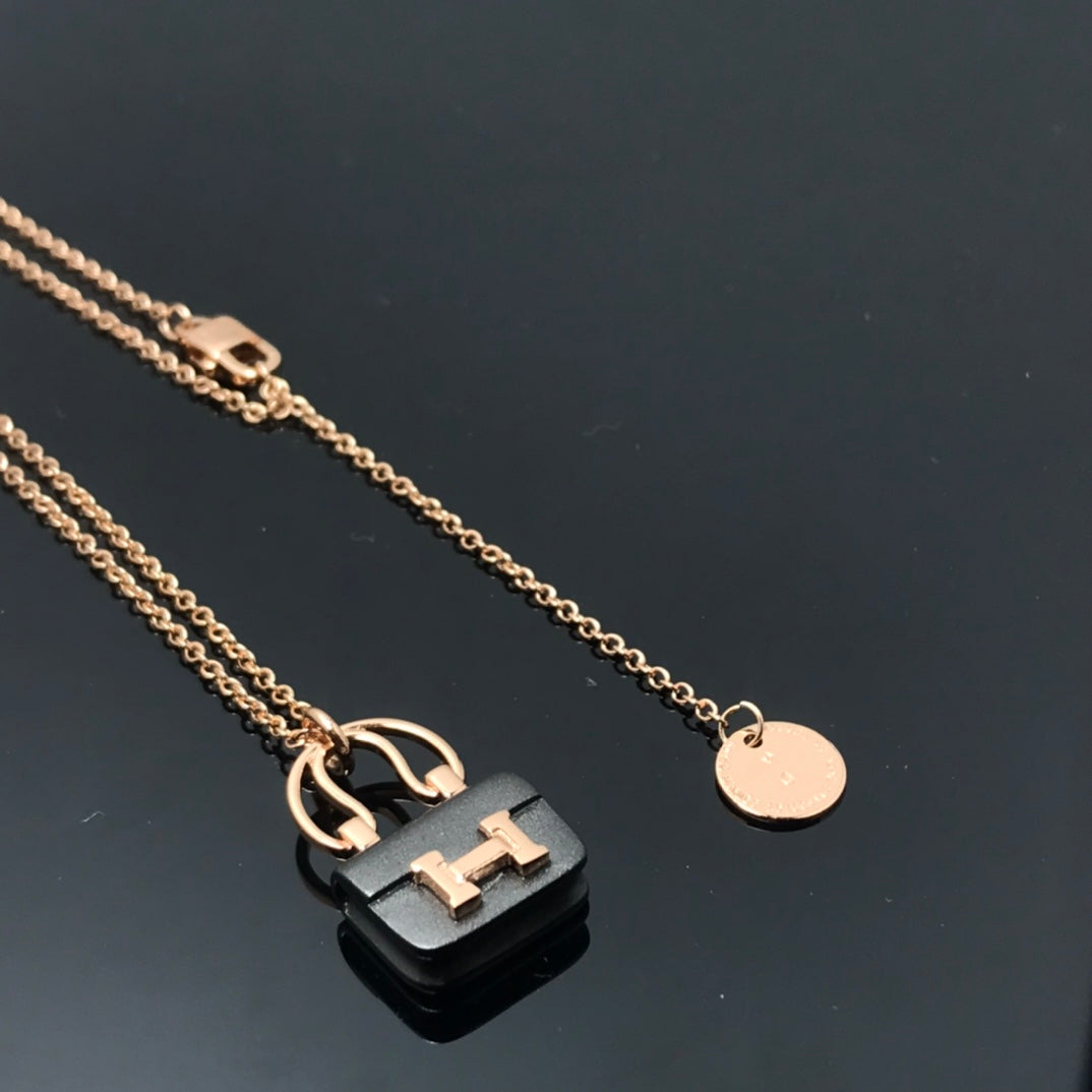 Miro WOMEN'S HM AMULETTES CONSTANCE PENDANT NECKLACE